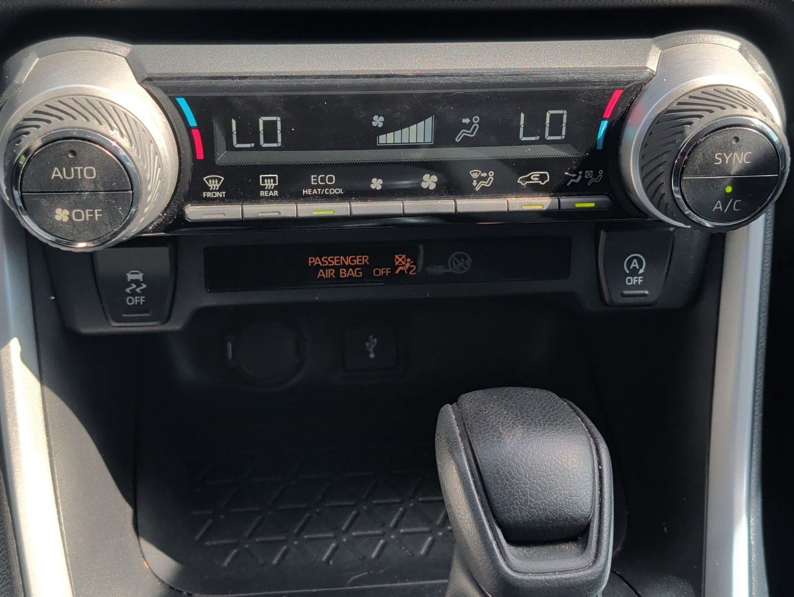 Used 2021 Toyota RAV4 XLE w/ Convenience Package FWD image 20