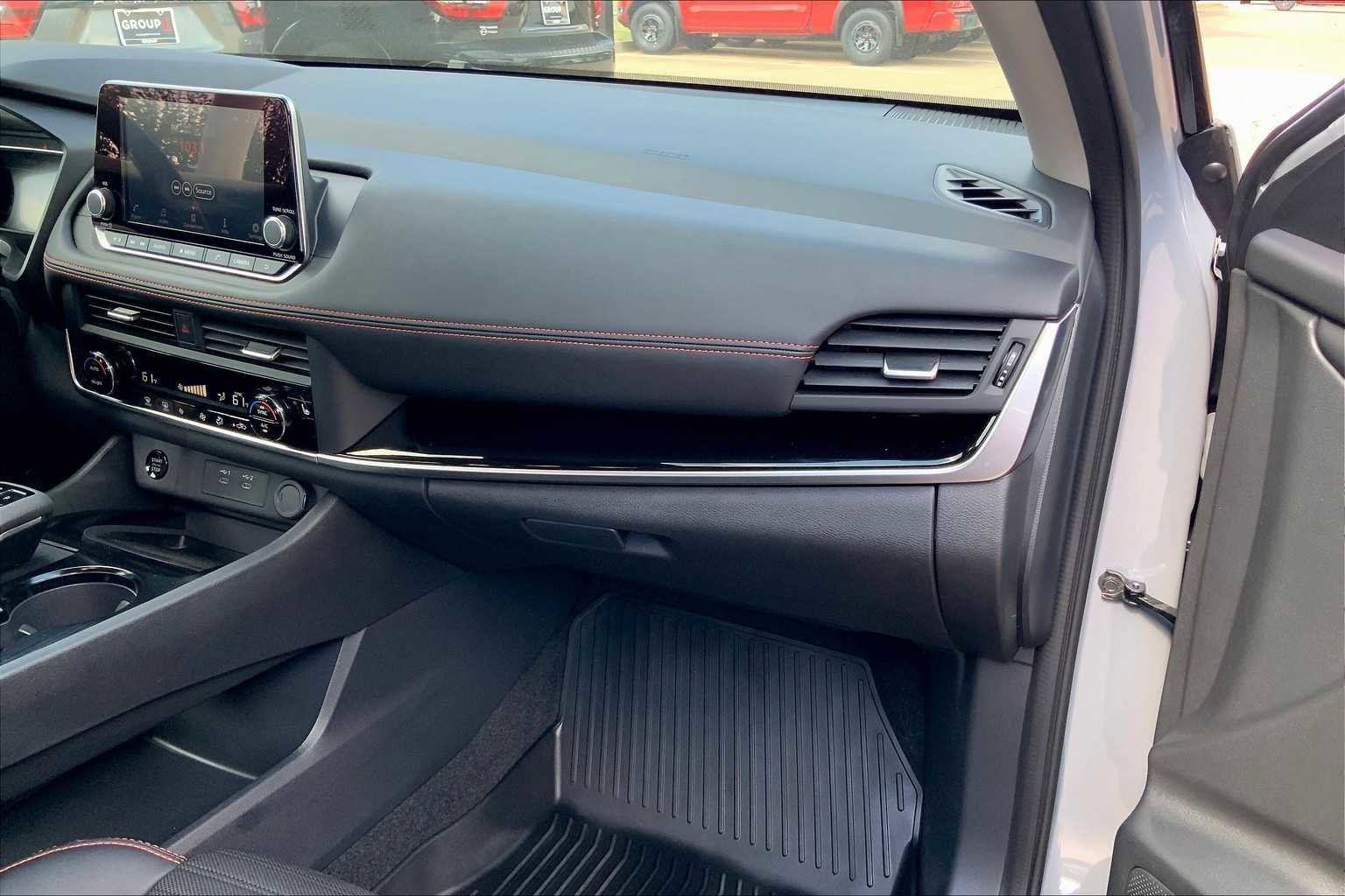 Certified 2025 Nissan Rogue SV image 16