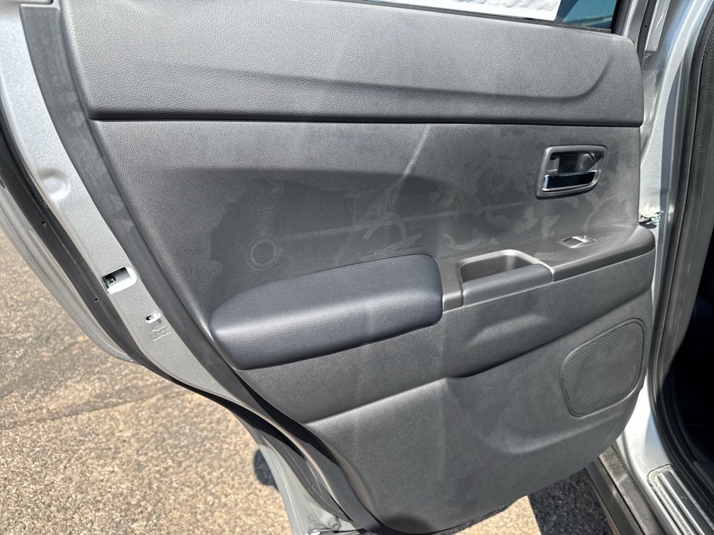 New 2027 Mitsubishi Outlander Sport SE FWD image 29