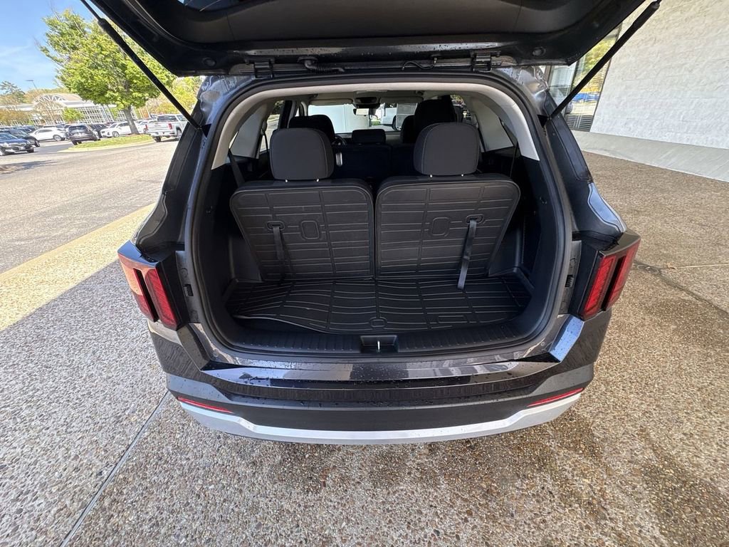 Used 2025 Kia Sorento LX image 25
