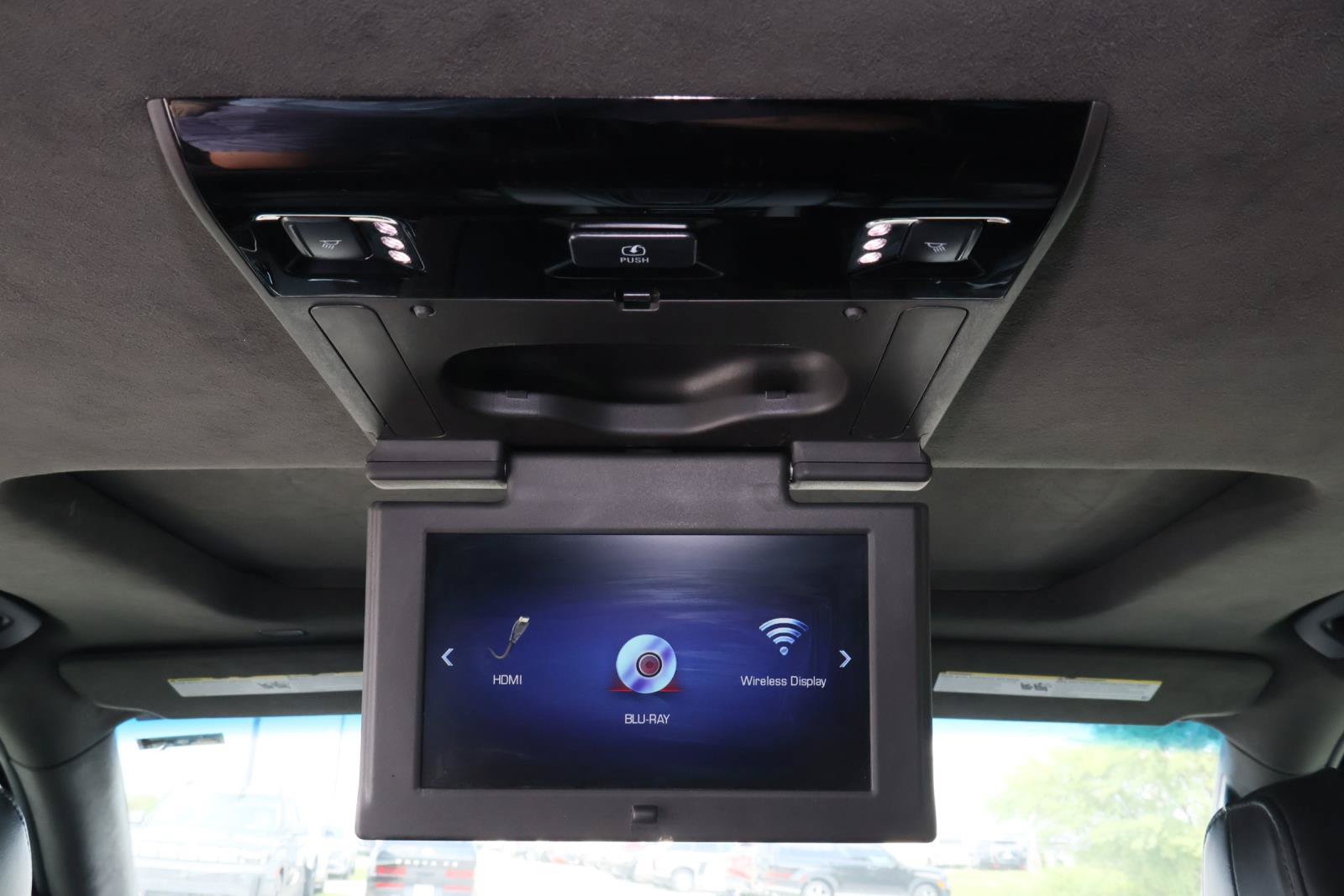 Used 2018 Cadillac Escalade Platinum AWD/4WD image 12