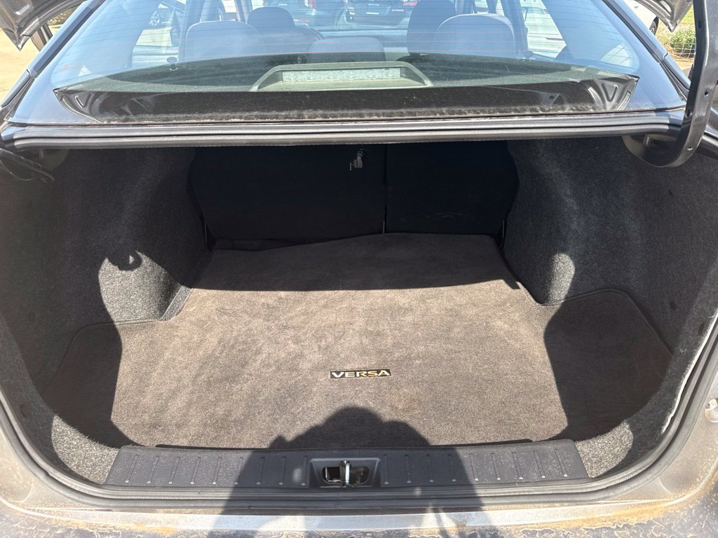 Used 2021 Nissan Versa SV FWD image 11