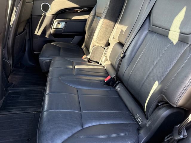 Used 2019 Land Rover Discovery SE image 16