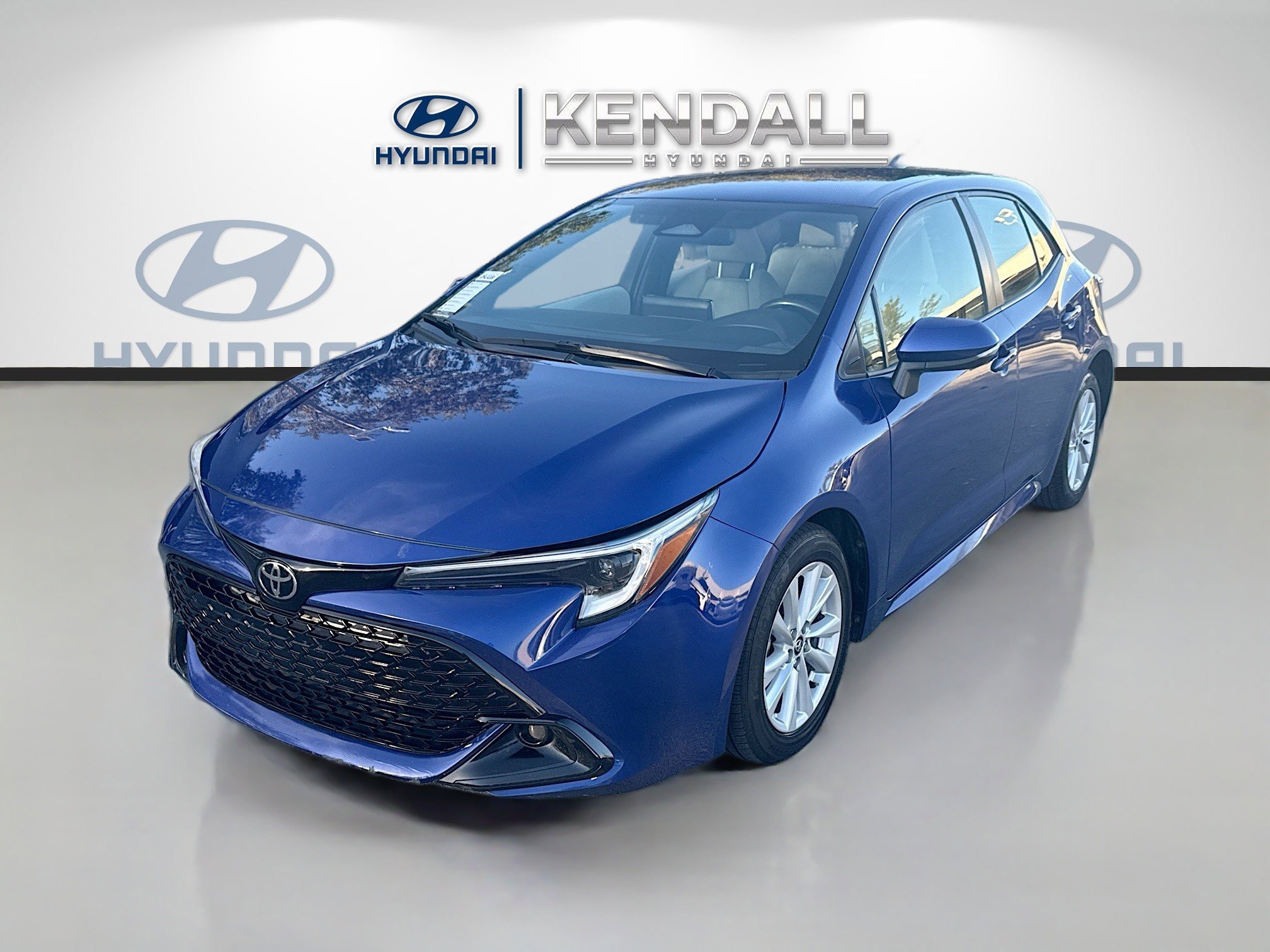 Used 2023 Toyota Corolla SE image 3