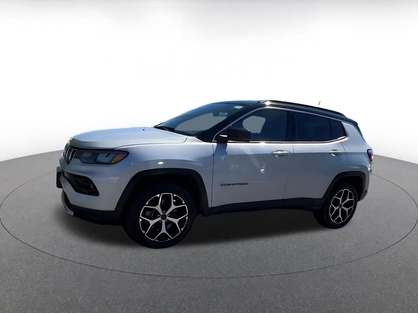 Used 2025 Jeep Compass Limited image 8