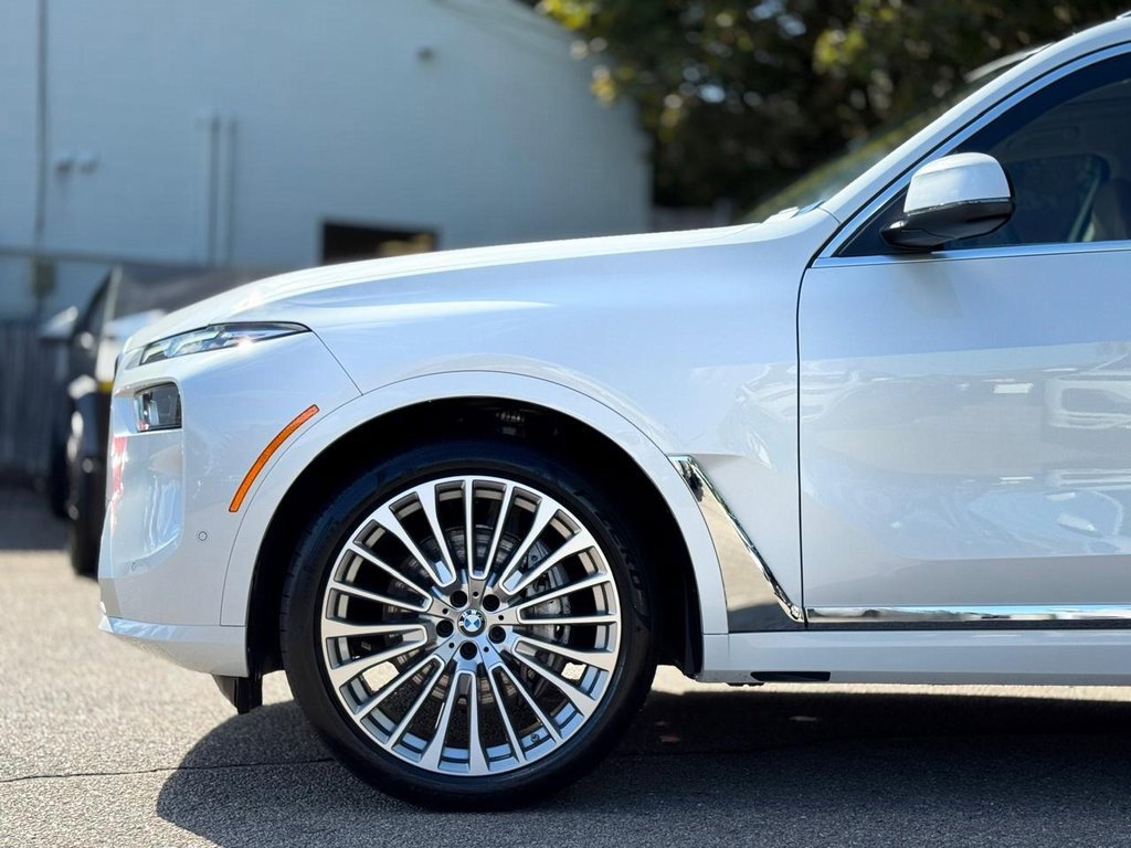 Used 2023 BMW X7 xDrive40i image 10
