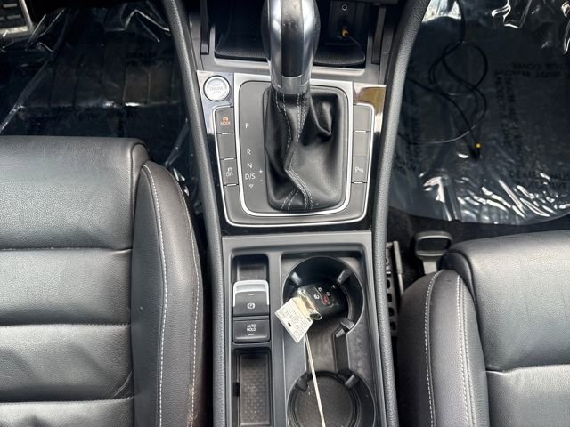 Used 2017 Volkswagen Golf R 4-Door image 17