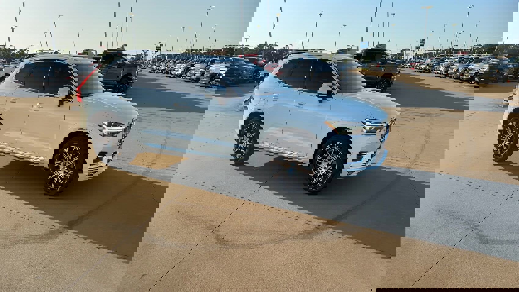 Used 2020 Volvo XC60 T6 Inscription w/ Protection Package Premier image 2