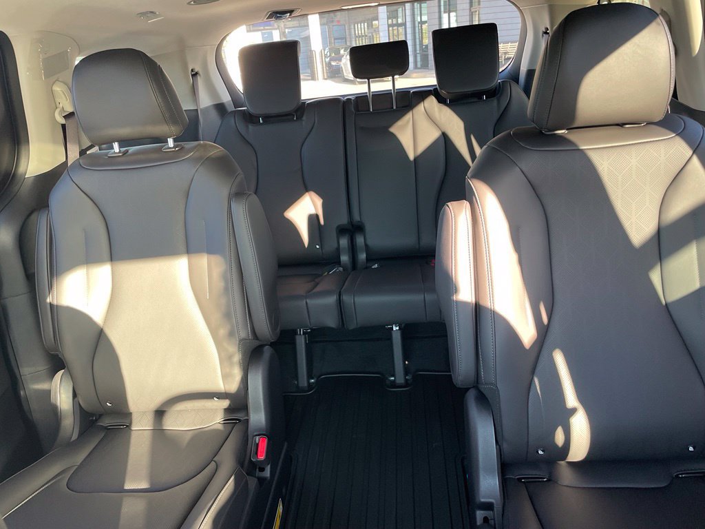 New 2027 Kia Carnival SX w/ Dark Edition Package FWD image 20