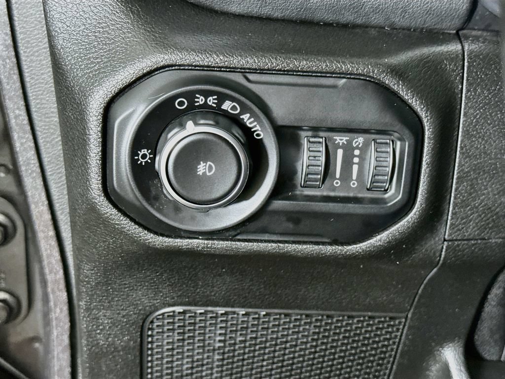 Used 2020 Jeep Wrangler Unlimited Sahara AWD/4WD image 20