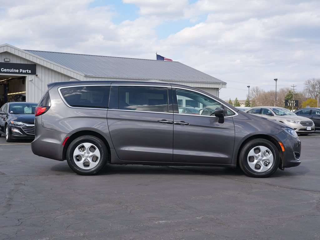 Used 2017 Chrysler Pacifica Touring Plus FWD video 2
