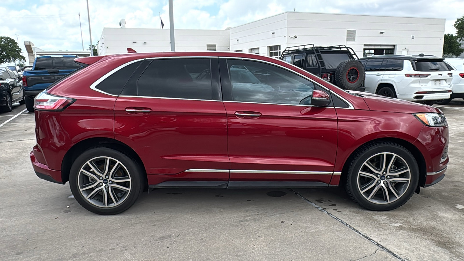 Used 2019 Ford Edge Titanium w/ Equipment Group 301A FWD image 8