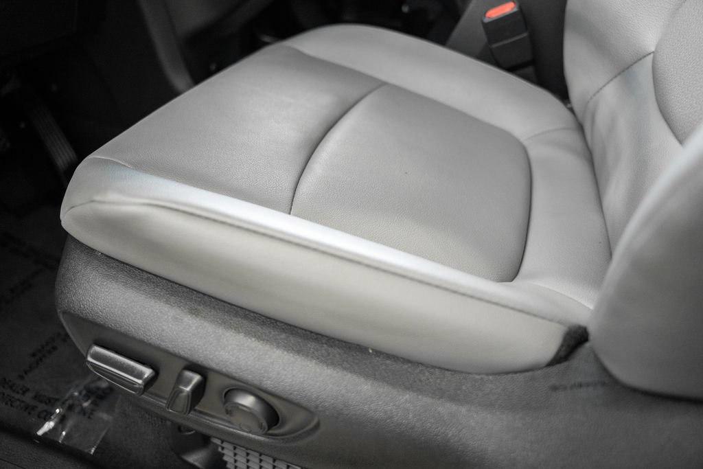 Used 2025 Toyota Sienna XLE FWD image 38