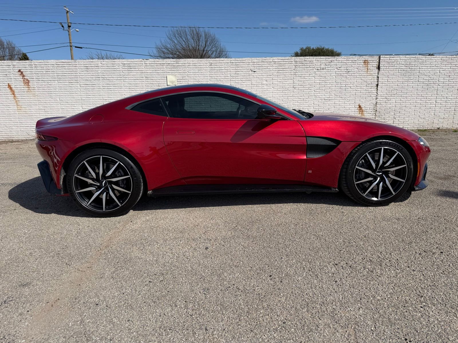Used 2019 Aston Martin V8 Vantage Coupe image 8