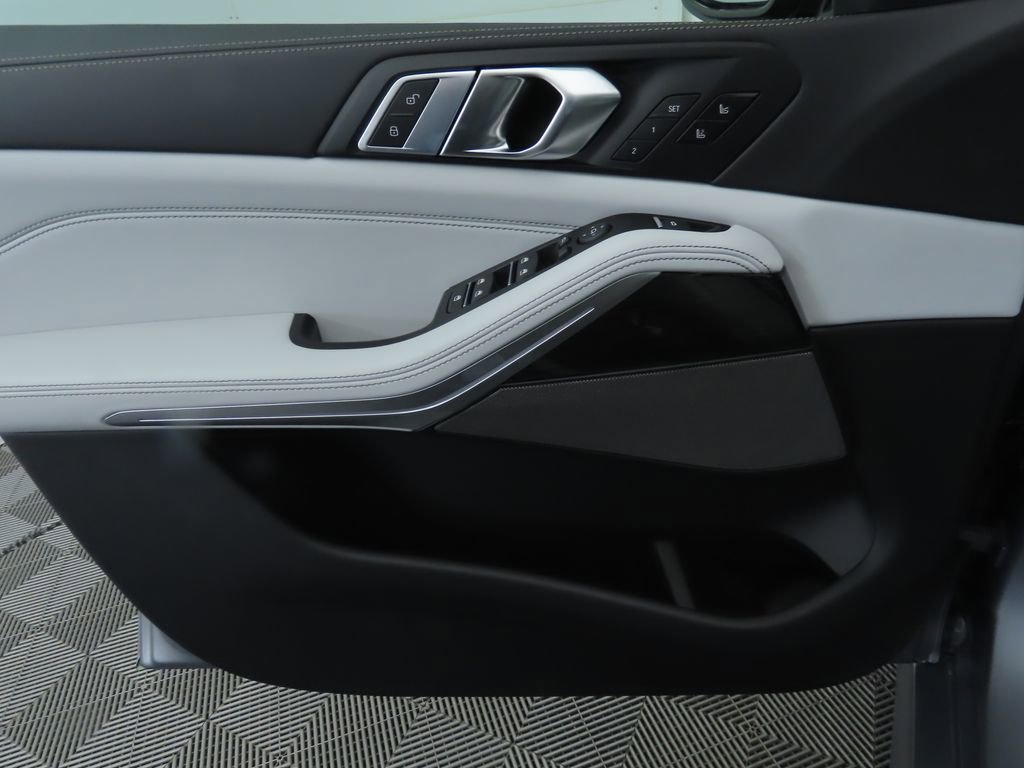 New 2026 BMW X5 xDrive40i w/ Executive Package image 25