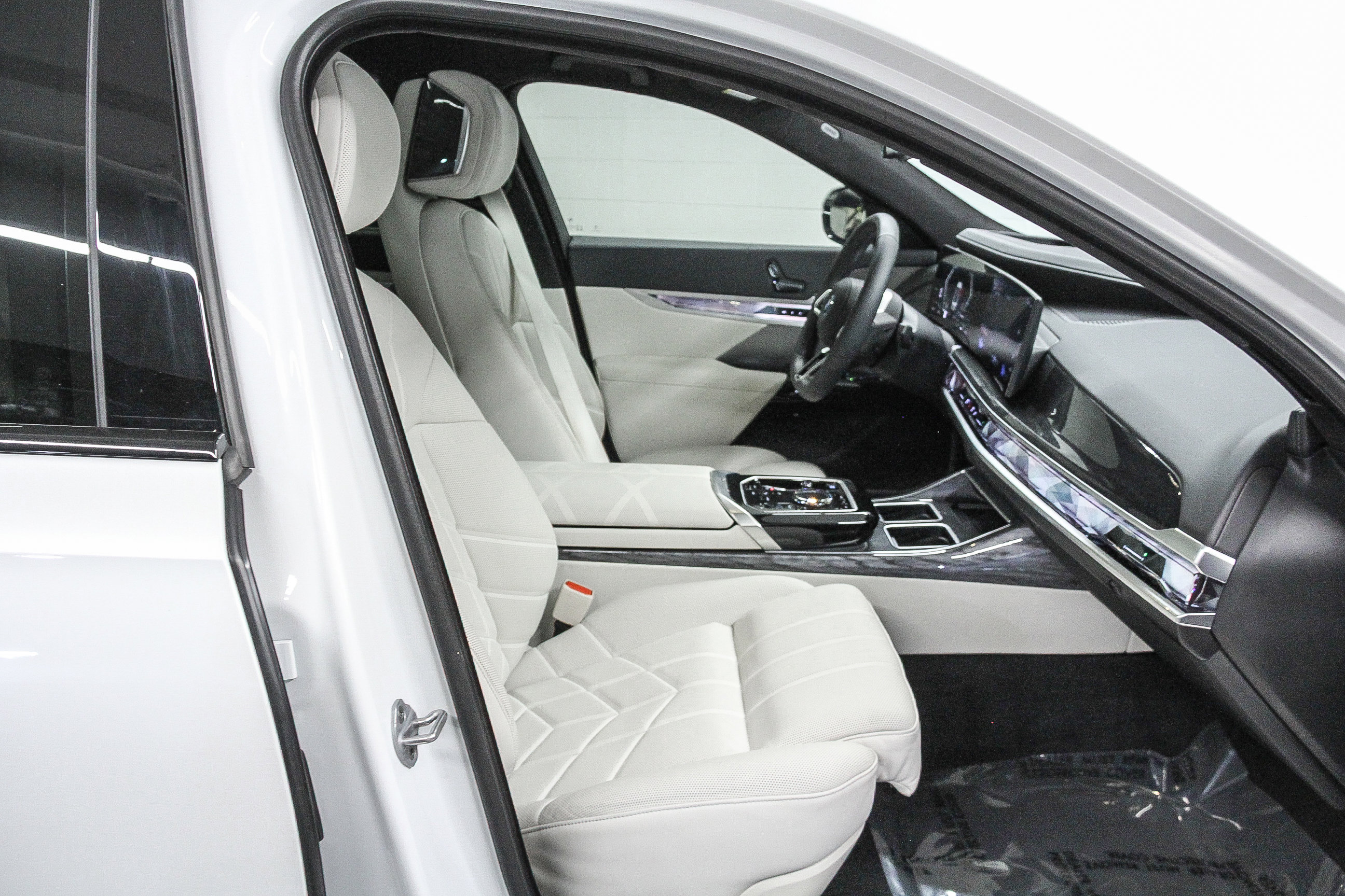 Used 2025 BMW i7 xDrive60 image 18