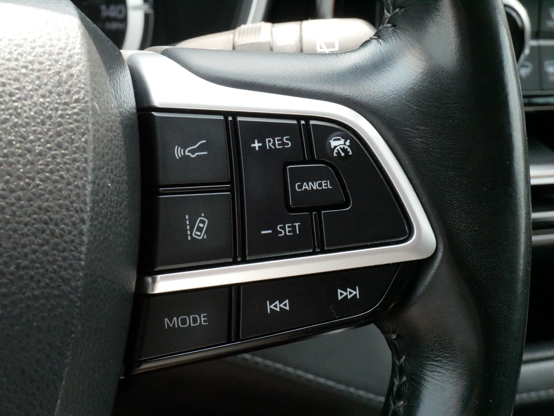 Used 2022 Toyota Highlander XLE AWD/4WD image 26