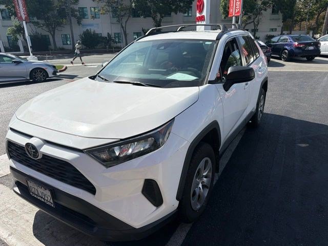 Used 2021 Toyota RAV4 LE FWD image 2