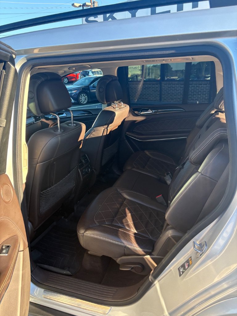 Used 2017 Mercedes-Benz GLS 550 4MATIC image 23