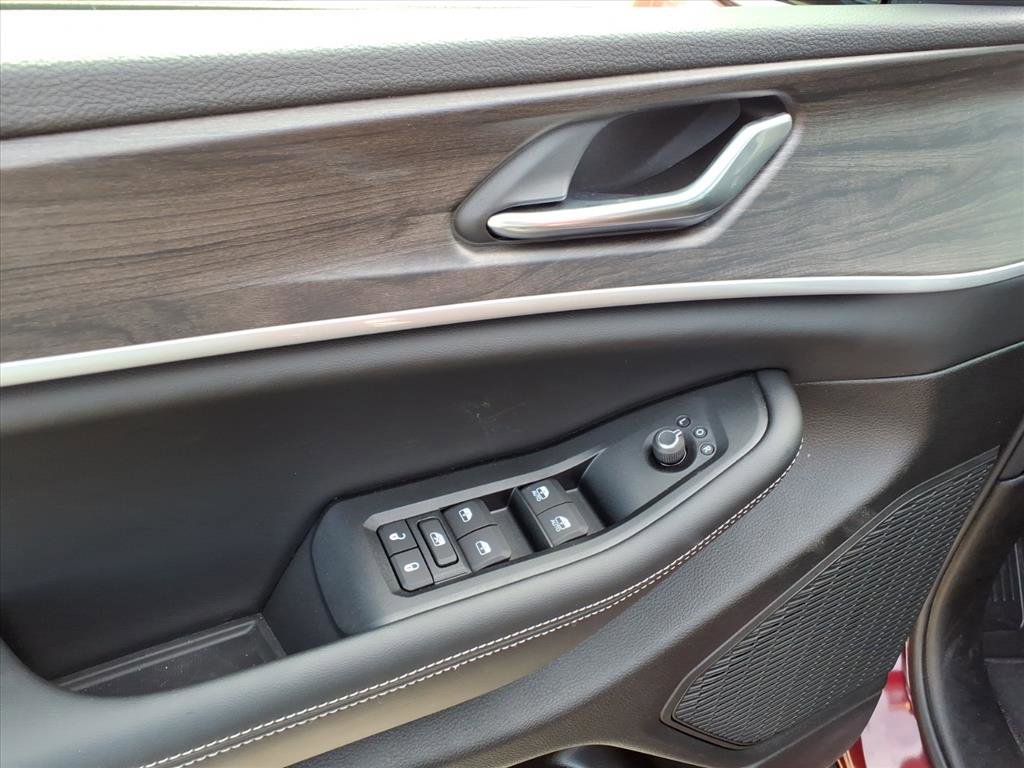 New 2026 Jeep Grand Cherokee Altitude image 19