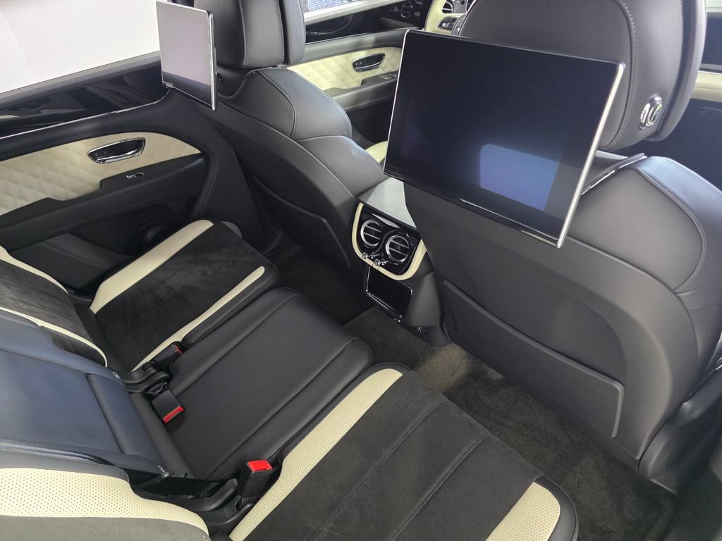 Used 2022 Bentley Bentayga AWD/4WD image 29