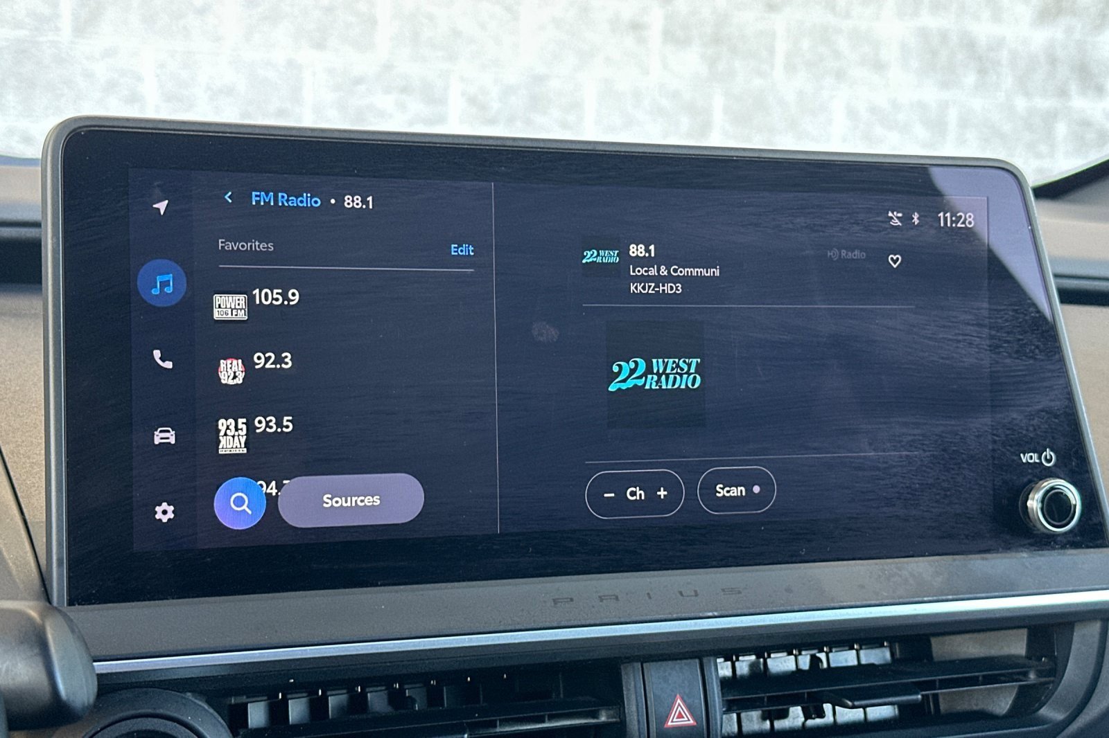 Used 2024 Toyota Prius XLE FWD image 16