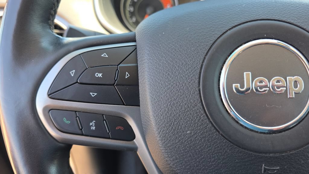 Used 2019 Jeep Cherokee Limited AWD/4WD image 16