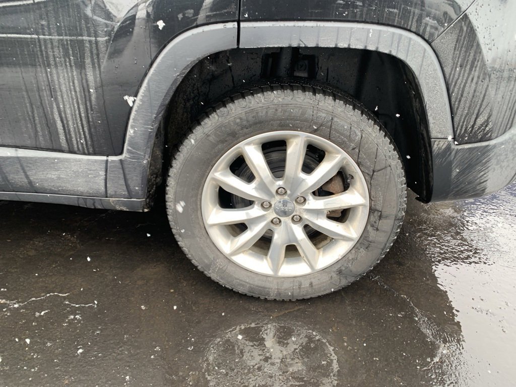 Used 2015 Jeep Cherokee Limited w/ Luxury Group image 11