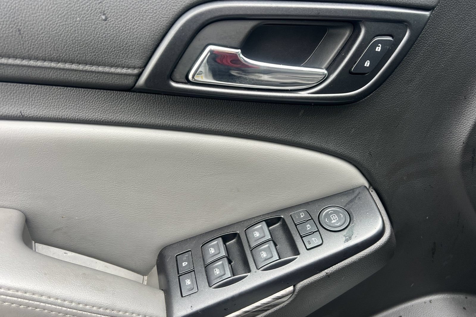 Used 2018 Chevrolet Suburban LT AWD/4WD image 11