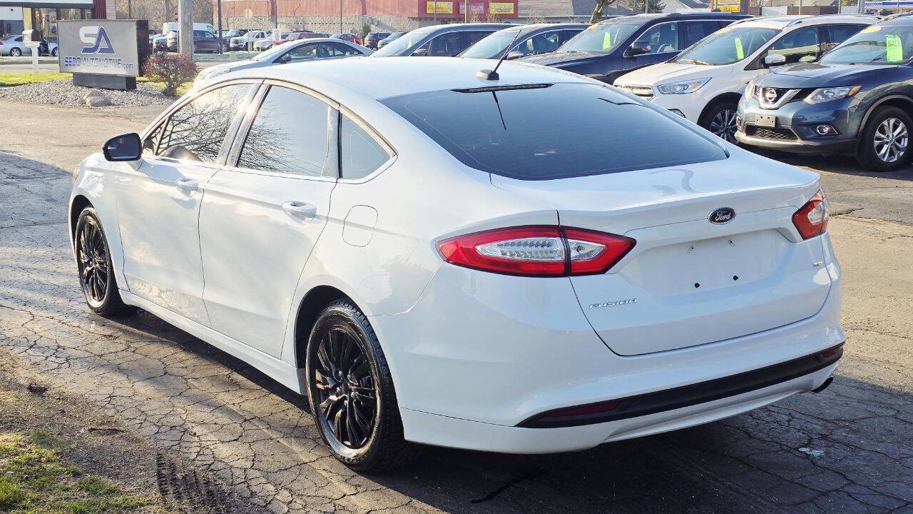 Used 2014 Ford Fusion SE FWD image 4