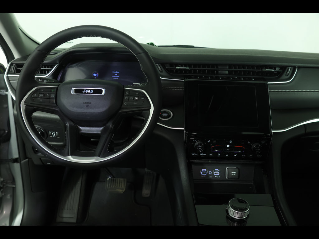 Used 2023 Jeep Grand Cherokee Laredo w/ Luxury Tech Group I AWD/4WD image 16