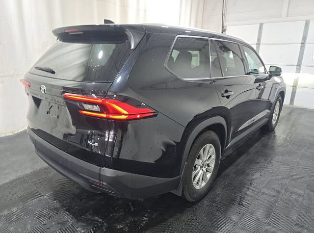 Used 2024 Toyota Grand Highlander AWD image 3