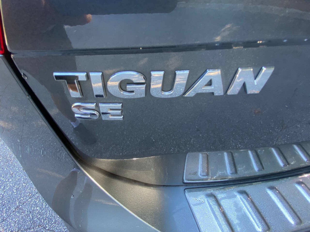Used 2020 Volkswagen Tiguan SE FWD image 48
