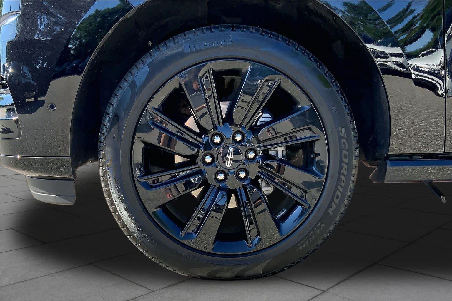 Used 2024 Lincoln Navigator Reserve AWD/4WD image 11
