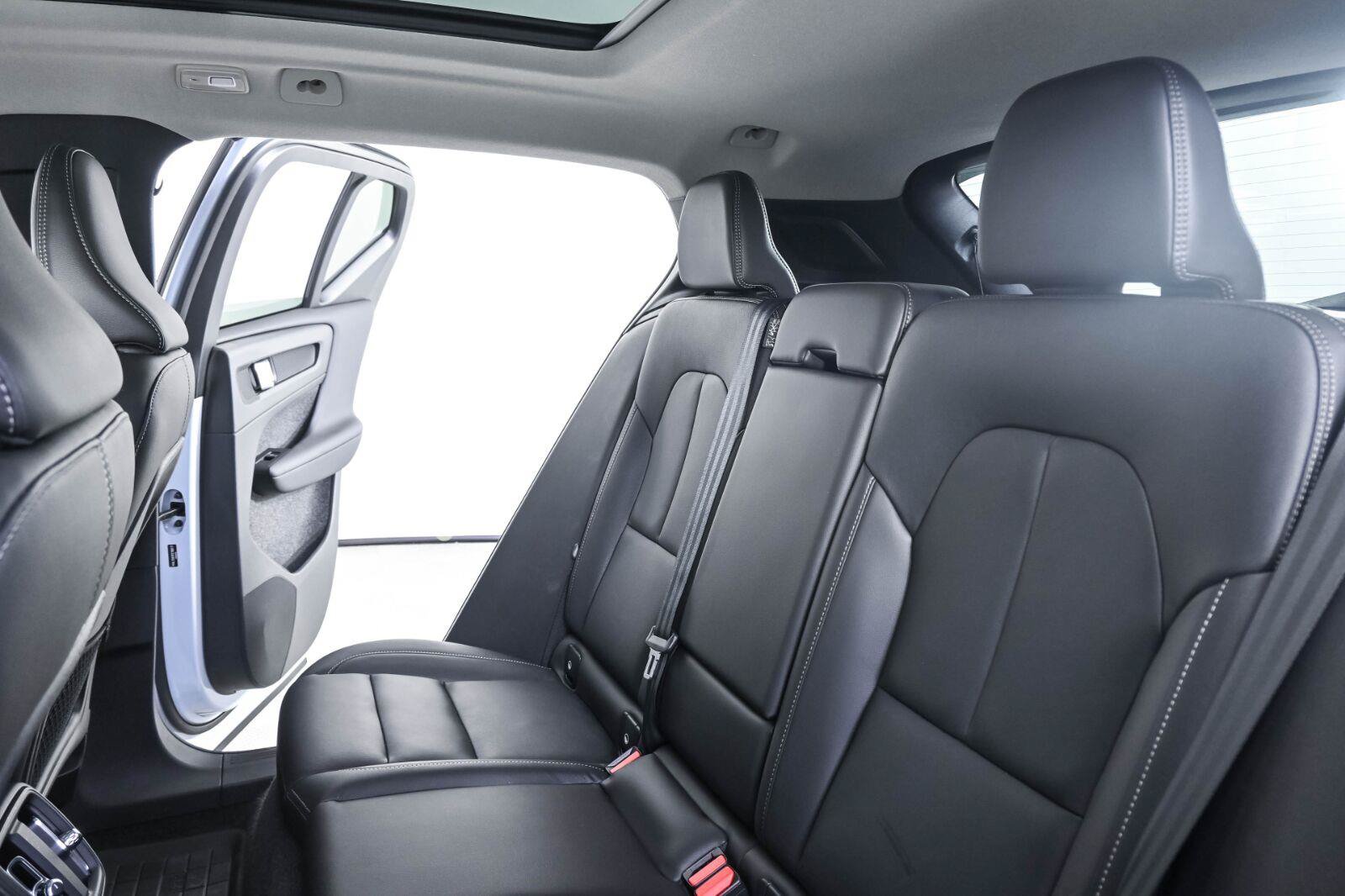Certified 2026 Volvo XC40 B5 Plus AWD/4WD image 21