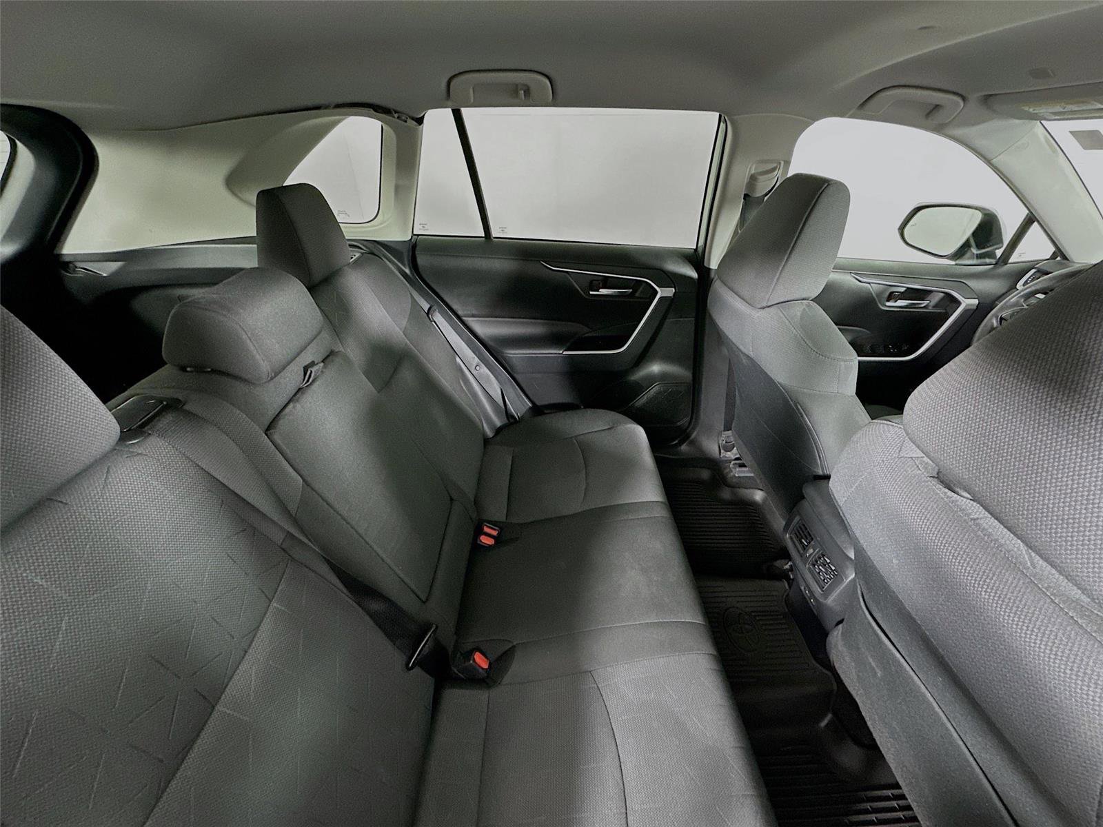 Used 2025 Toyota RAV4 XLE image 25