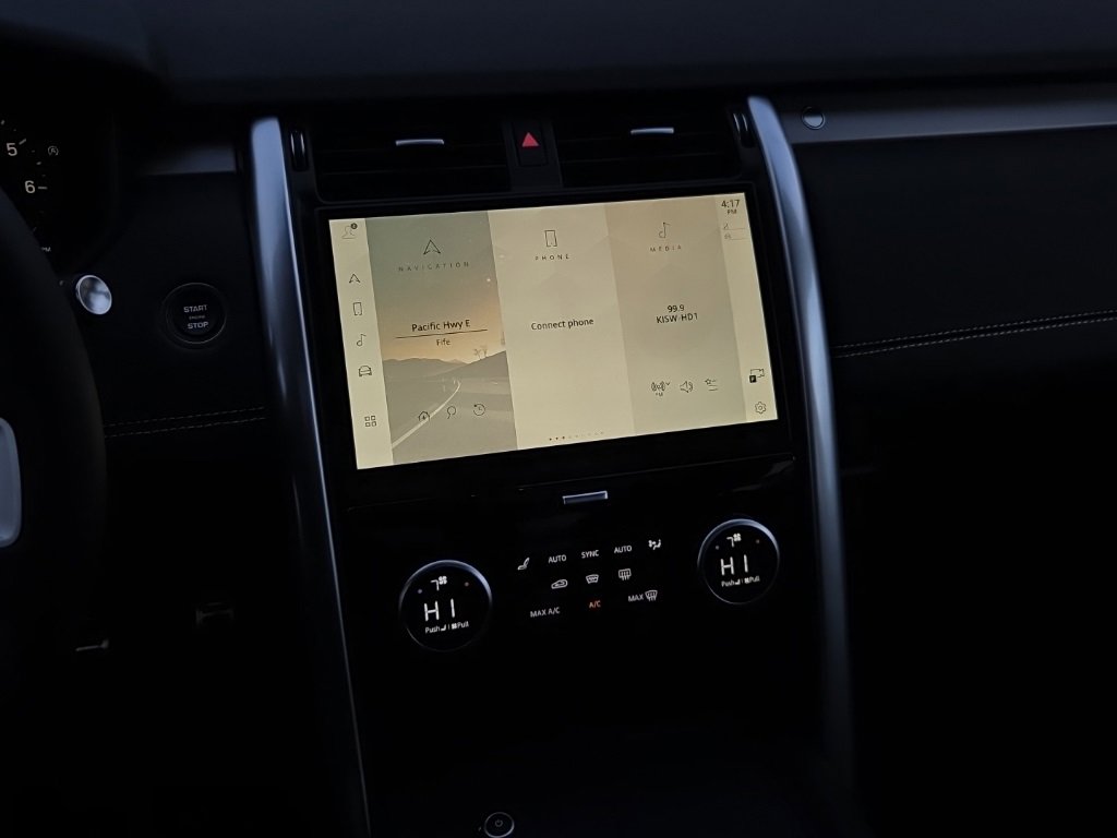 Certified 2024 Land Rover Discovery Dynamic SE image 22