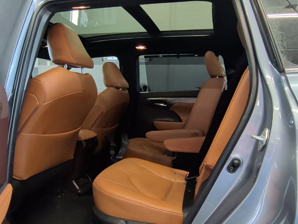 Used 2022 Toyota Highlander Platinum AWD/4WD image 12