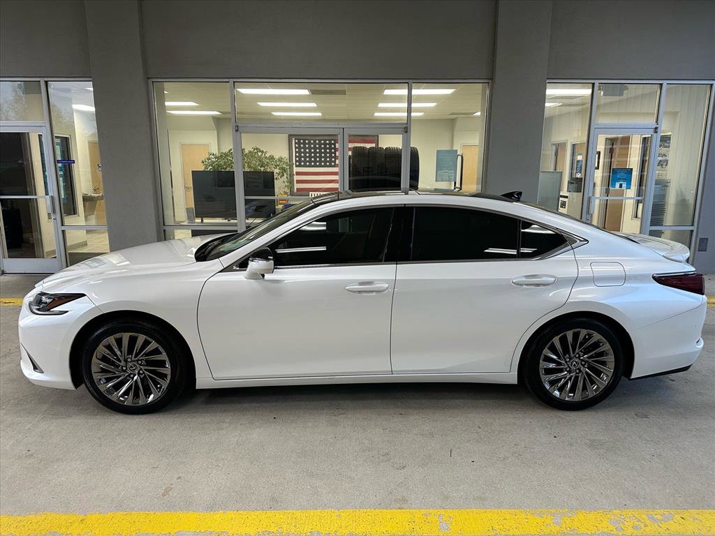 Used 2024 Lexus ES 350 Ultra Luxury image 4