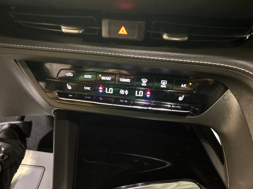 Used 2023 Buick Envision Essence FWD image 17
