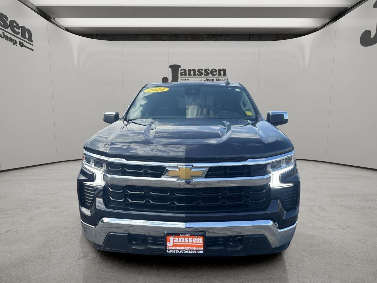 Used 2024 Chevrolet Silverado 1500 LT AWD/4WD image 7