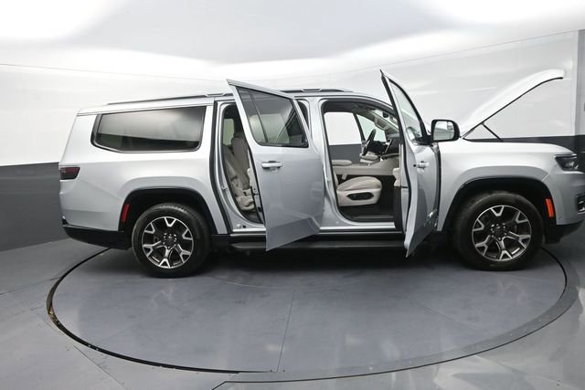 Used 2023 Jeep Wagoneer L Series III w/ Preferred Equipment Group image 37