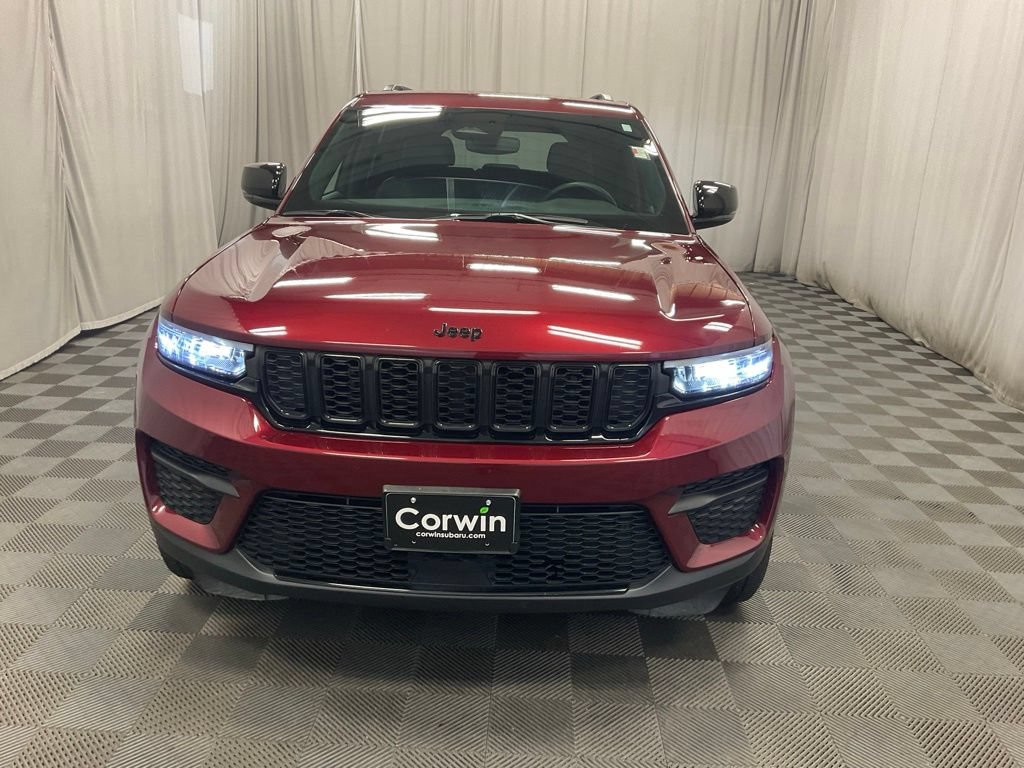 Used 2024 Jeep Grand Cherokee Altitude AWD/4WD image 7