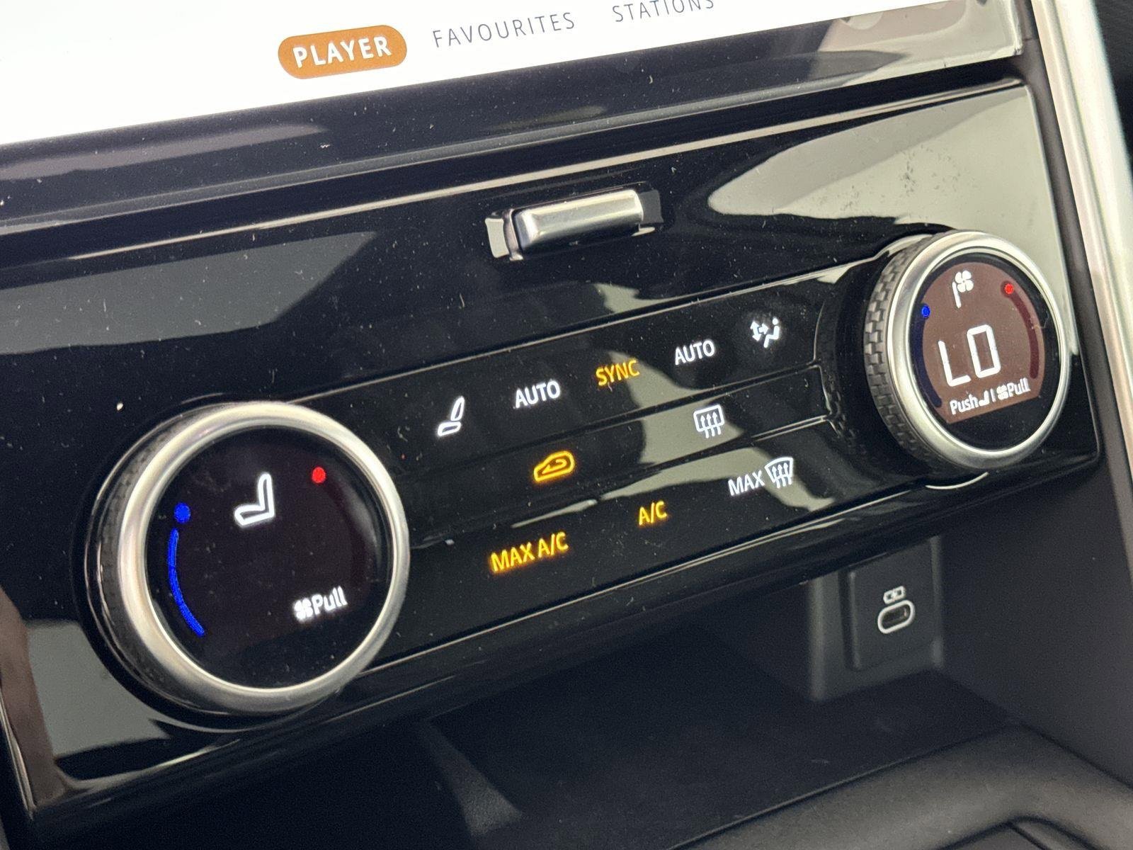 Certified 2025 Land Rover Discovery Dynamic SE image 21