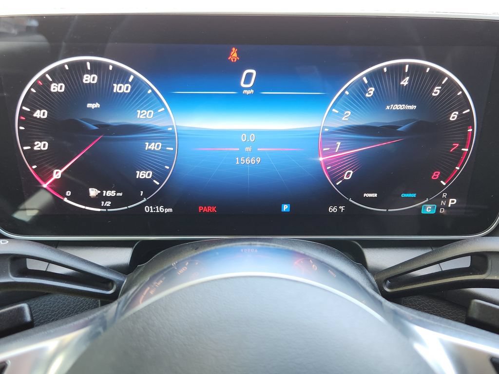 Used 2025 Mercedes-Benz GLC 300 image 7
