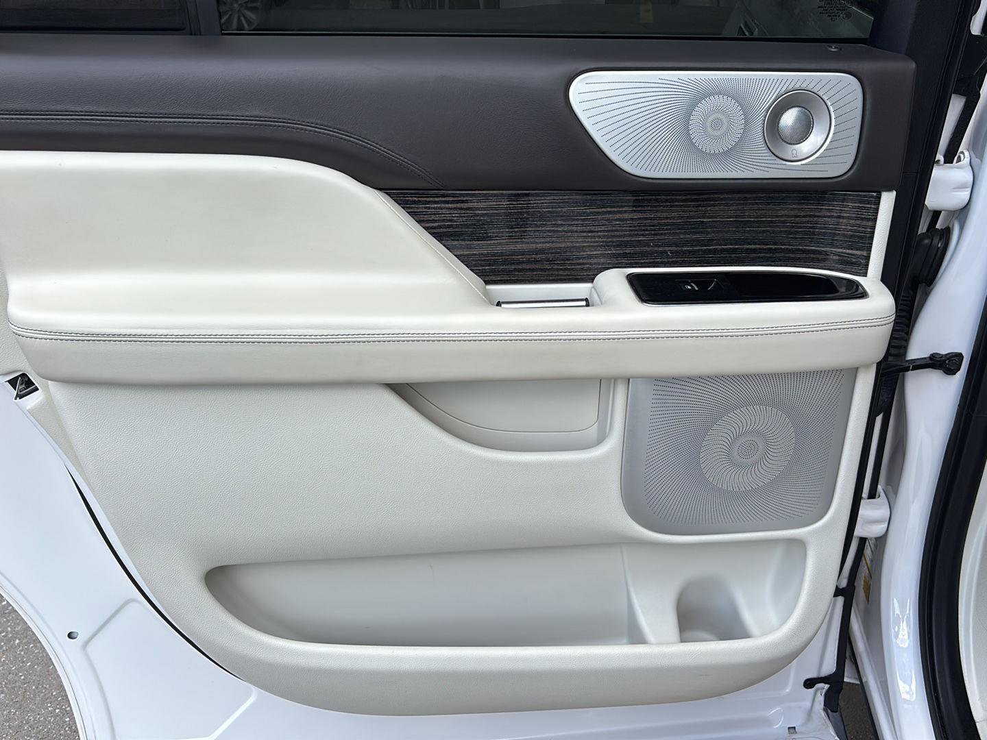 Used 2019 Lincoln Navigator L Black Label w/ Cargo Package image 17