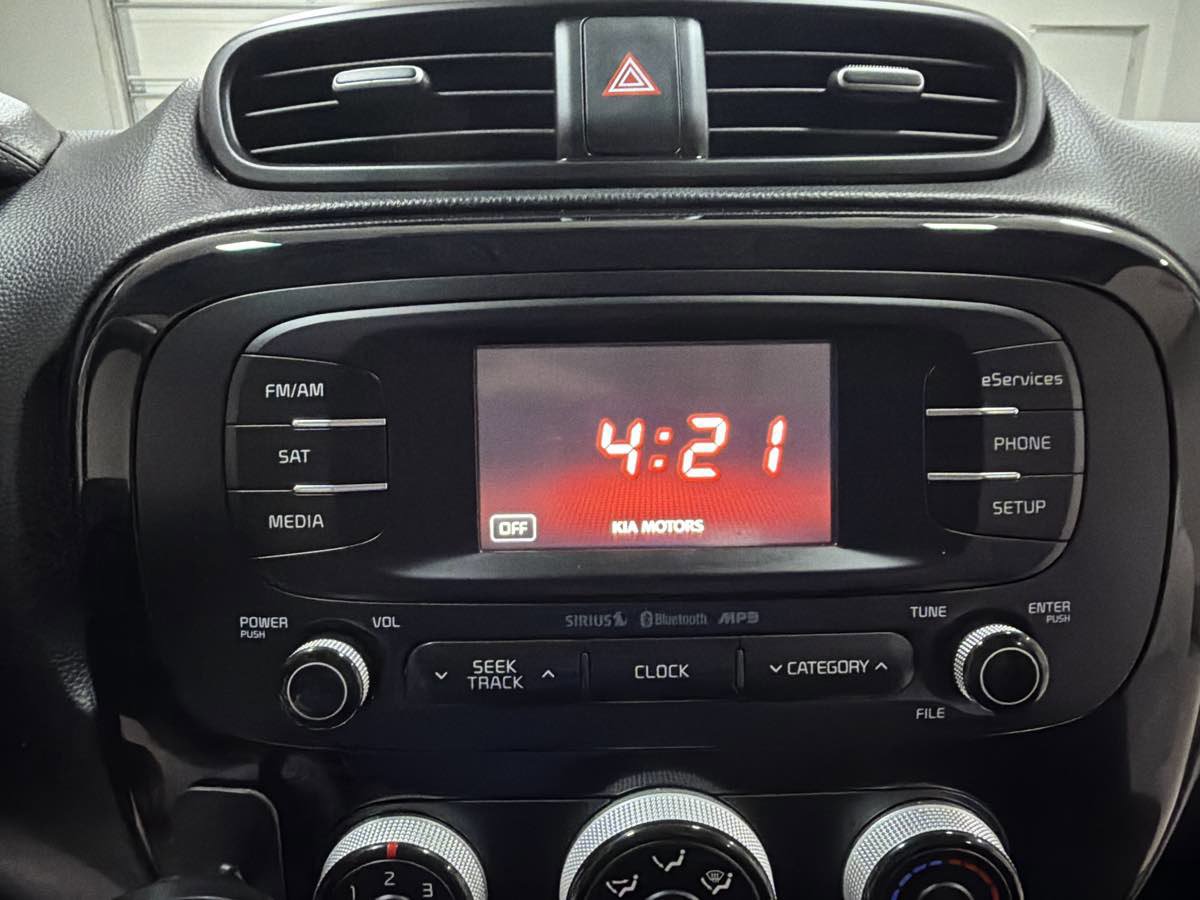 Used 2016 Kia Soul ! FWD image 20