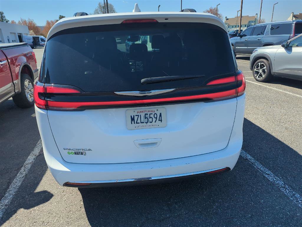 Used 2022 Chrysler Pacifica Touring-L image 7