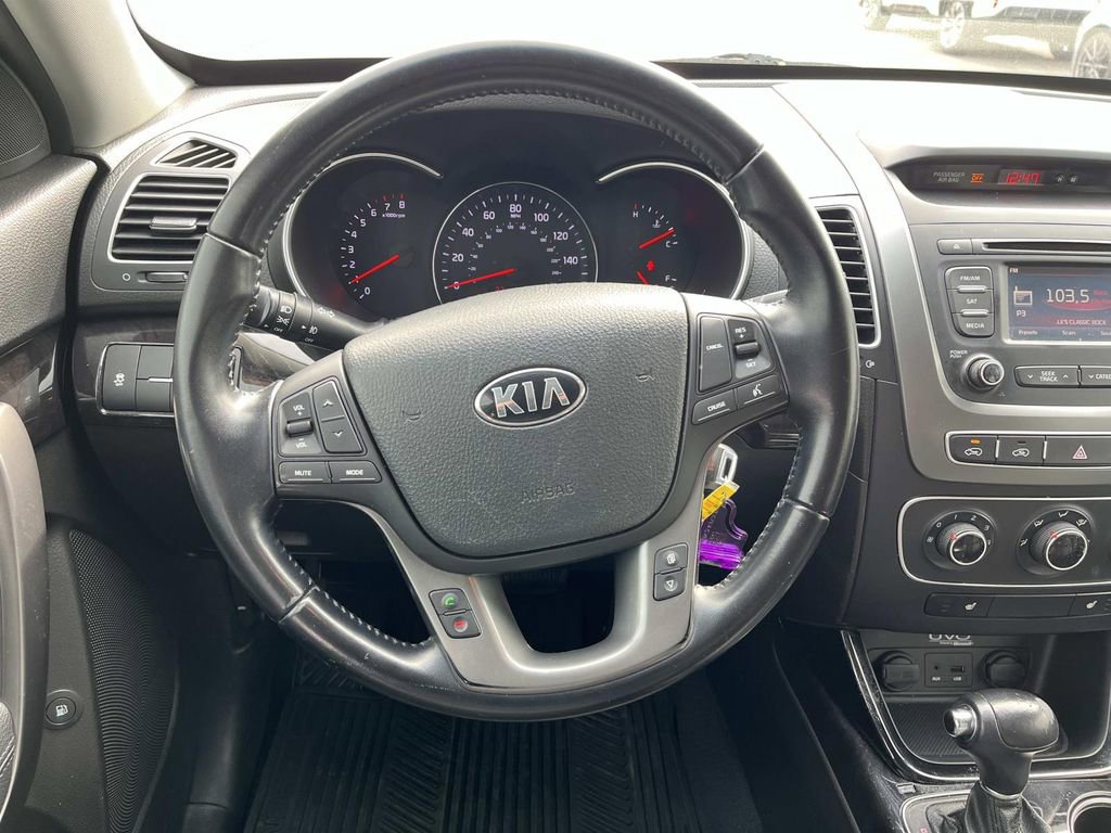 Used 2015 Kia Sorento LX image 12
