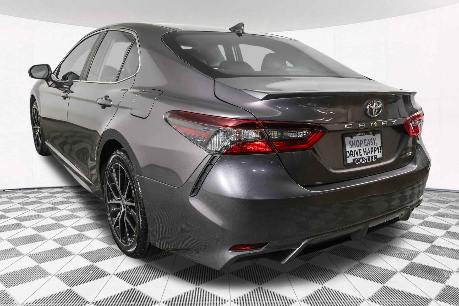 Used 2022 Toyota Camry SE FWD image 17